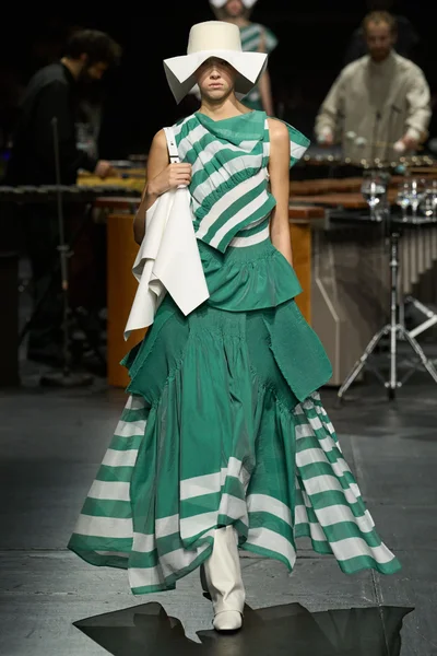 Look 14